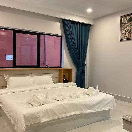Nico'S Hotel And Skybar Siem Reap Exteriör bild