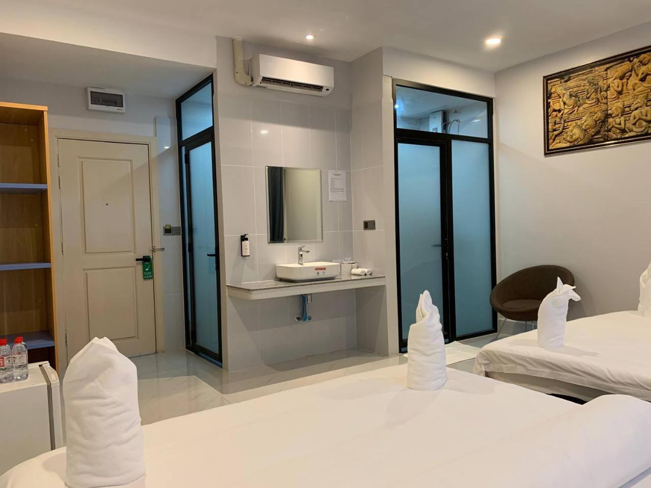 Nico'S Hotel And Skybar Siem Reap Exteriör bild