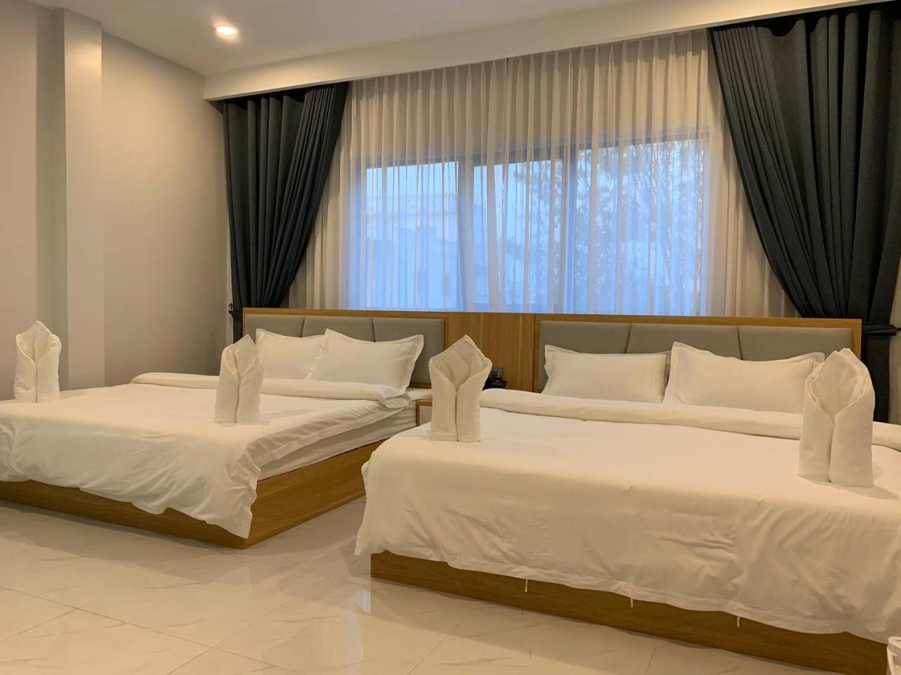 Nico'S Hotel And Skybar Siem Reap Exteriör bild