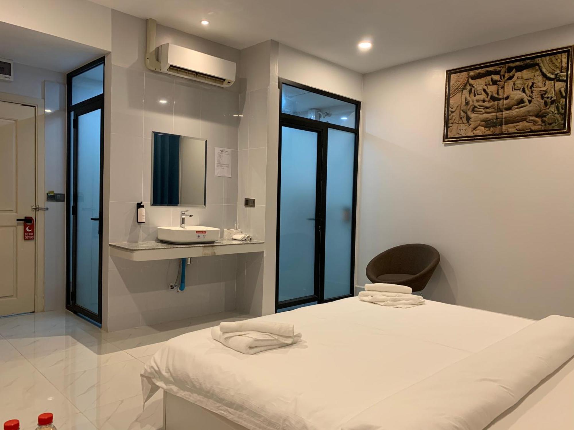 Nico'S Hotel And Skybar Siem Reap Exteriör bild