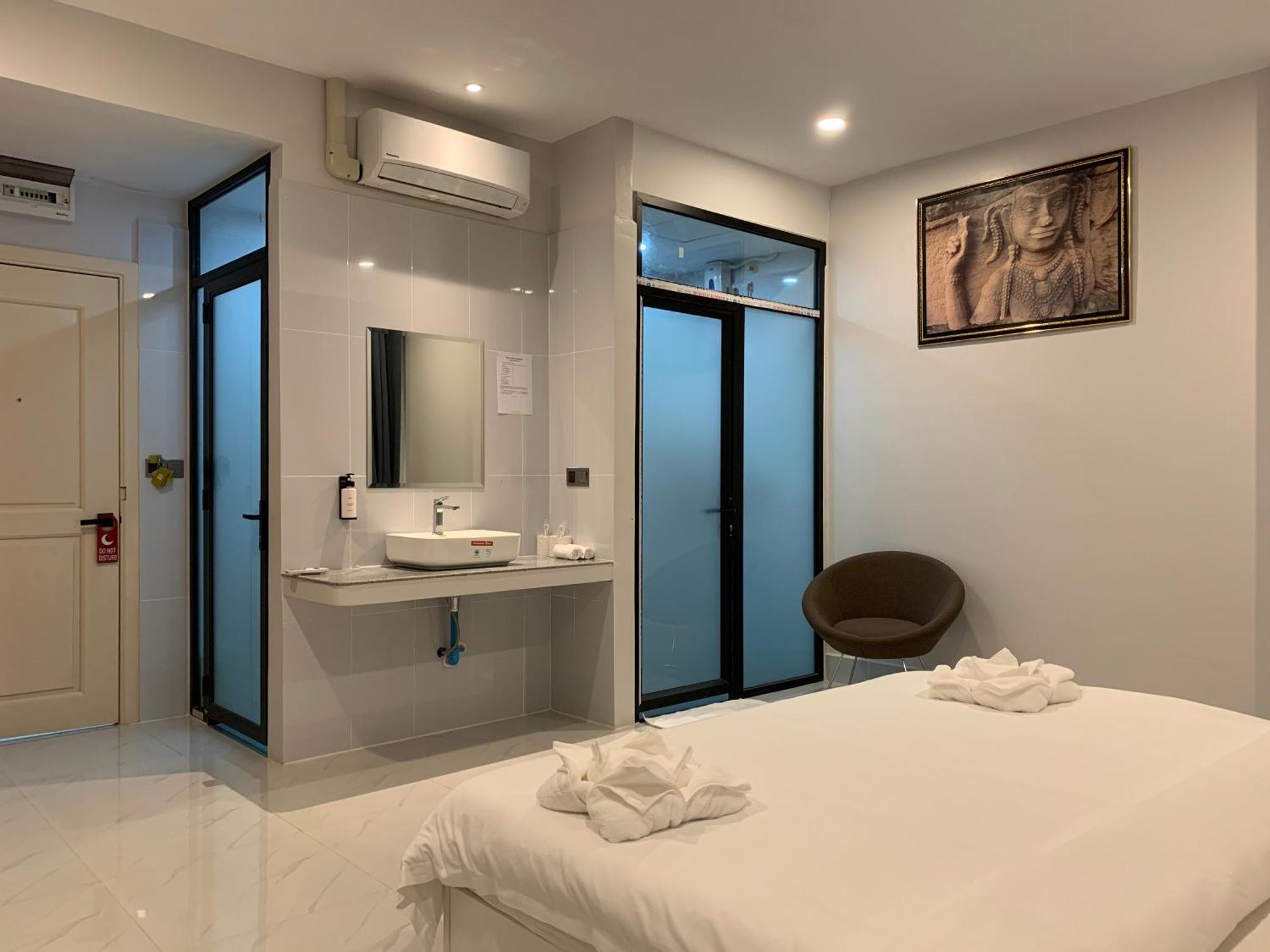 Nico'S Hotel And Skybar Siem Reap Exteriör bild