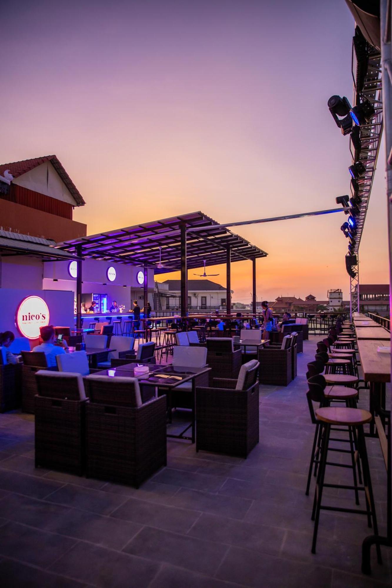 Nico'S Hotel And Skybar Siem Reap Exteriör bild