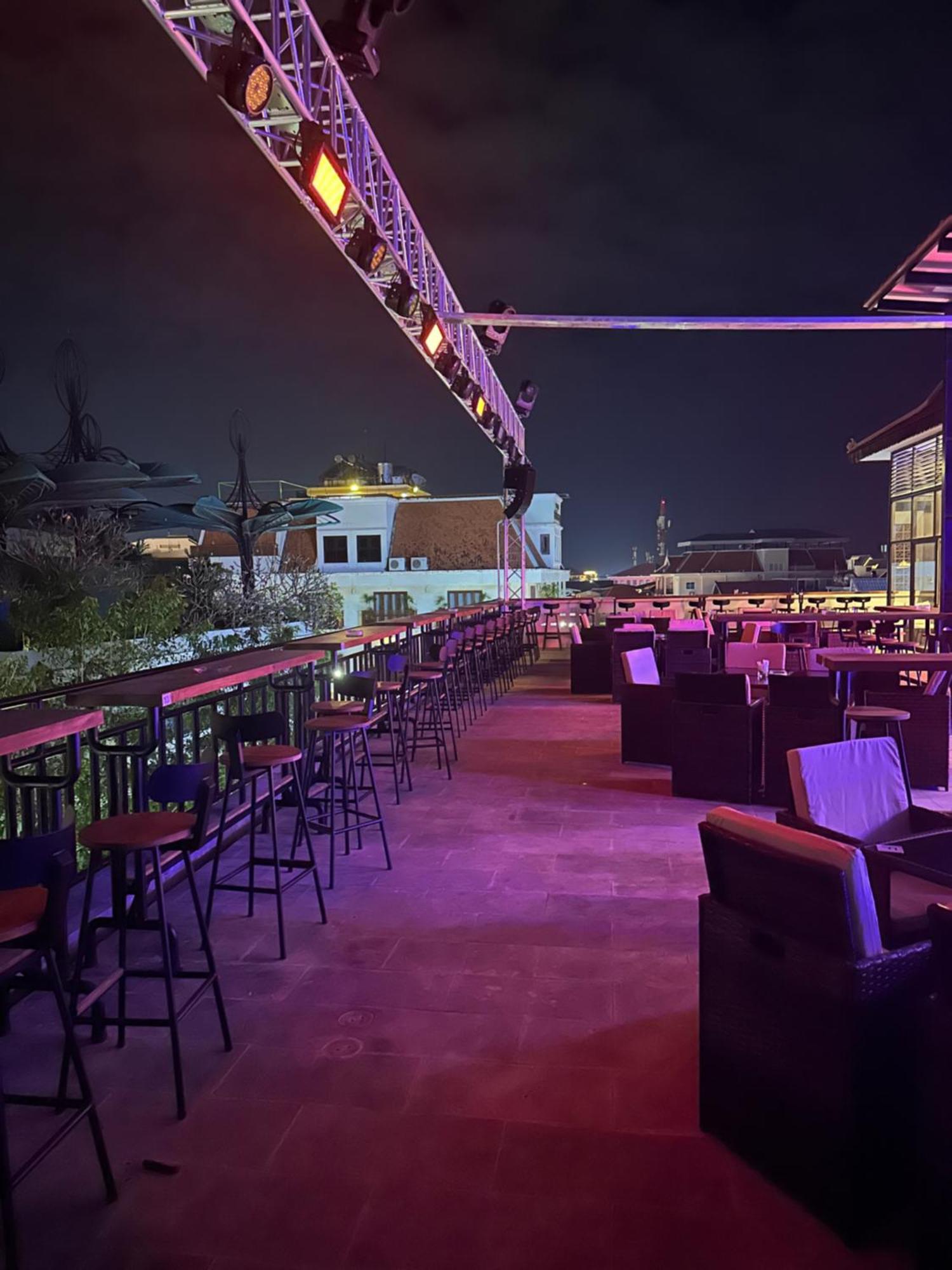 Nico'S Hotel And Skybar Siem Reap Exteriör bild