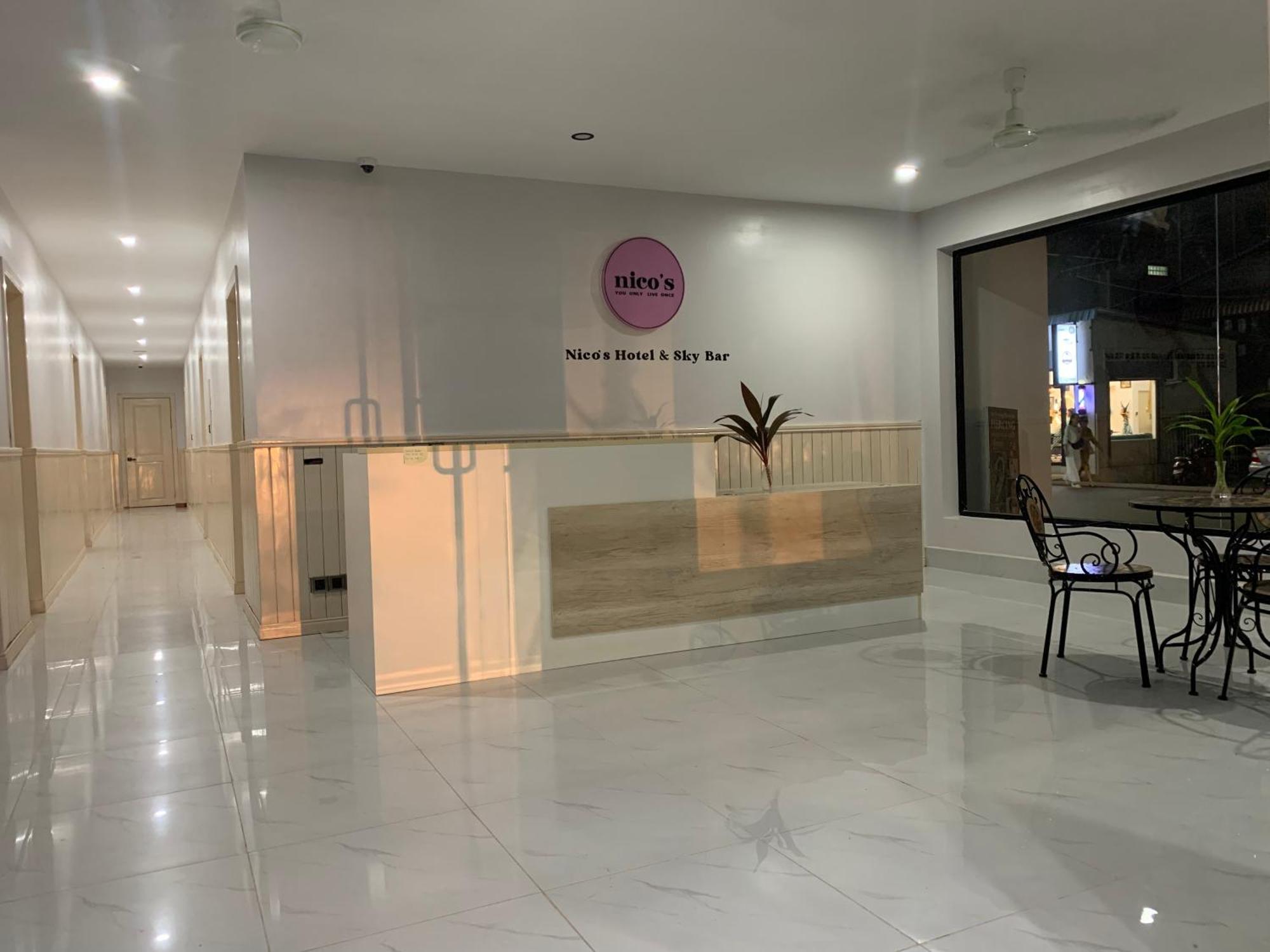 Nico'S Hotel And Skybar Siem Reap Exteriör bild
