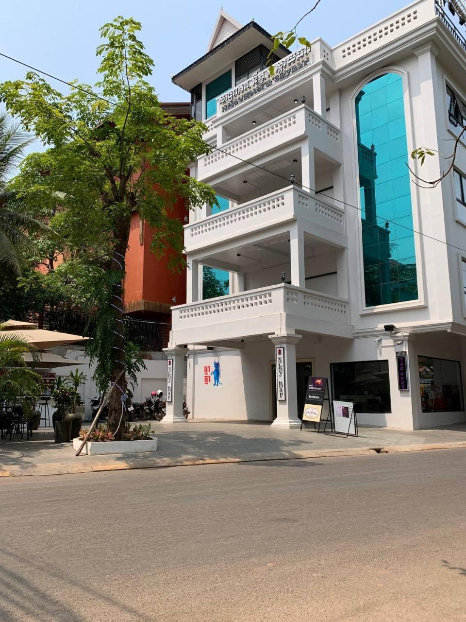Nico'S Hotel And Skybar Siem Reap Exteriör bild